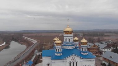 kiliseler ve Chuvashia Tsivilsk kentinde manastır unsurları, bir yaz akşamı çekildi.