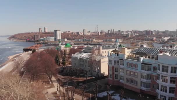 Cheboksary, Chuvashia, Rusya - Eylül, 2018: Şehir panoramik manzara. Şehrin Moskova bölgesi. Konutlar, yeni binalar. — Stok video