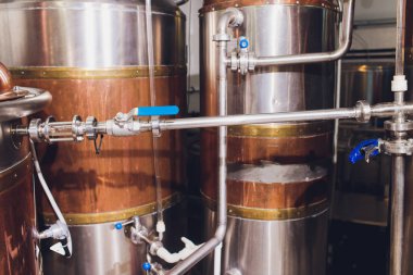 Bira Metal tanklarda Zanaat bira bira ekipmanları, alkollü içecek üretimi.