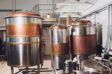 Bira Metal tanklarda Zanaat bira bira ekipmanları, alkollü içecek üretimi.