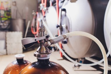 Bira Metal tanklarda Zanaat bira bira ekipmanları, alkollü içecek üretimi.