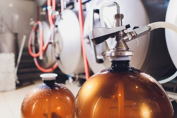 Craft beer brewing equipment in brewery Metal tanks, alcoholic drink production. — Stock Photo, Image