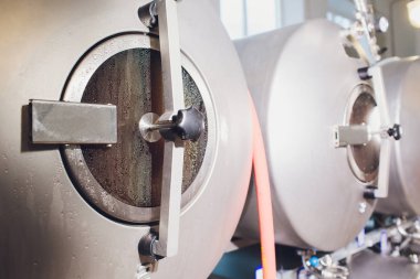 Bira Metal tanklarda Zanaat bira bira ekipmanları, alkollü içecek üretimi.