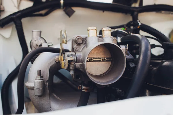 GLP, GNV Los tanques de gas se instalan en un automóvil para el sistema de combustible 2 . — Foto de Stock