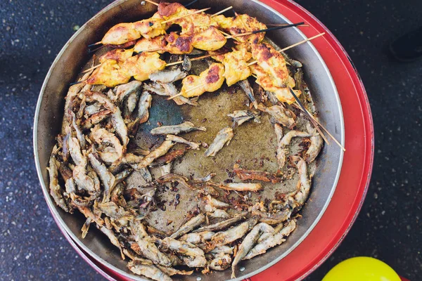 Paella deniz ürünleri büyük bir kapasitede pişirilir. Büyük. — Stok fotoğraf