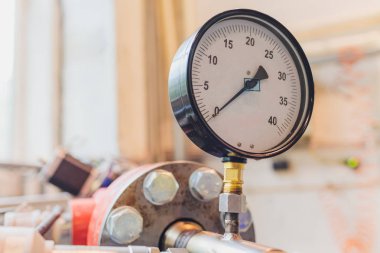 bir elektrik fabrikası işçisi Üretim Satın Alma elektronik ürünler ihraç ediyor.