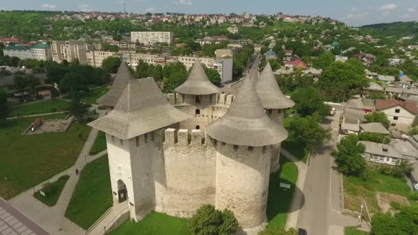 Vista aérea del fuerte medieval en Soroca, República de Moldavia . — Vídeo de stock