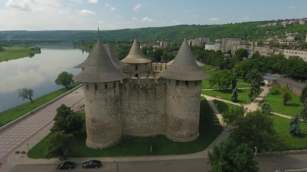 Pemandangan udara benteng abad pertengahan di Soroca, Republik Moldova . — Stok Video