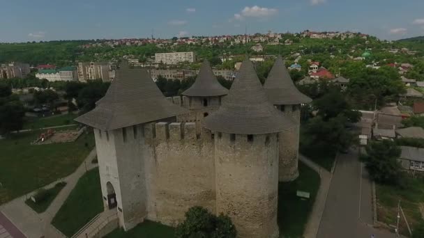 Flygbild över medeltids fortet i Soroca, Moldavien. — Stockvideo