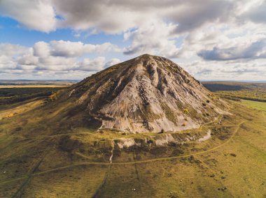 Ishimbai yakınlarındaki Shihan Toratau Dağı. Ishimbai şehrinin sembolü. Bashkortostan. Rusya.