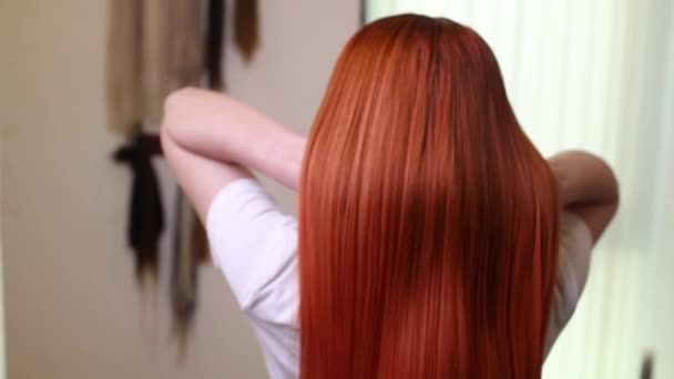 Peluquería, spa de belleza. Procedimiento de extensiones de cabello . — Vídeo de stock