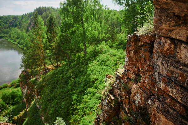 Republika Bashkortostan, řeky, letní jeskyně Idrisovskaya. — Stock fotografie