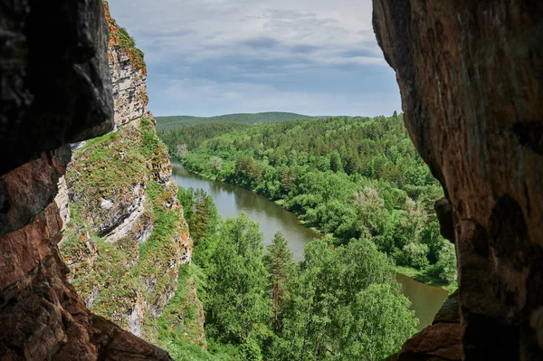 República de Bashkortostan, rios, verão caverna de Idrisovskaya. — Fotografia de Stock