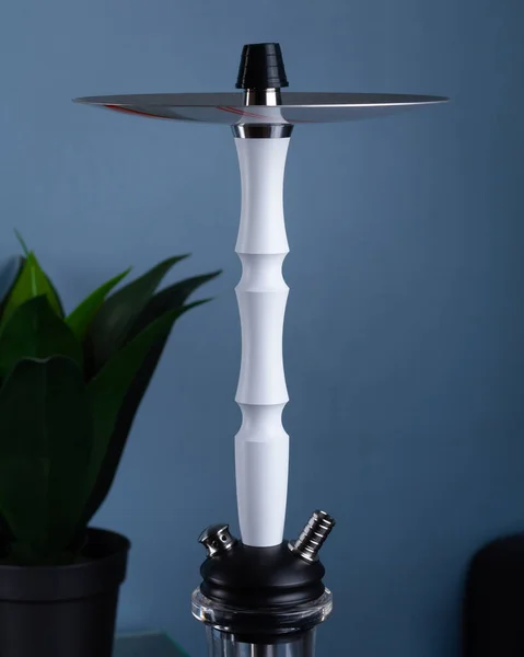 Deel van de hookah, modern design, op een achtergrond. — Stockfoto