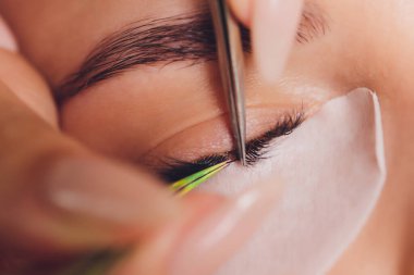 Uzun kirpikli kadın gözü. Kirpik Uzantısı.