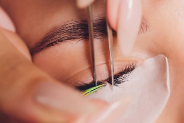 Uzun kirpikli kadın gözü. Kirpik Uzantısı.