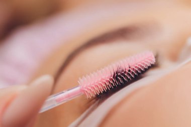 Uzun kirpikli kadın gözü. Kirpik Uzantısı.