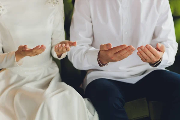Ulusal düğün. Gelin ve damat. Evlilik töreni sırasında Müslüman bir çift. Müslüman evliliği. — Stok fotoğraf