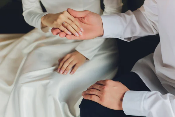 Casamento nacional. Noiva e noivo. Casamento casal muçulmano durante a cerimônia de casamento. Casamento muçulmano. — Fotografia de Stock