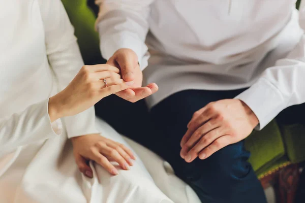 Nationale Hochzeit. Braut und Bräutigam. Muslimisches Hochzeitspaar während der Trauung. Muslimische Ehe. — Stockfoto