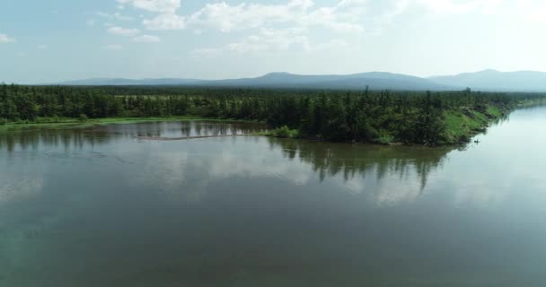 Mořský záliv obklopený horami. Poloostrov Kony. Okhotské moře. Magadanská oblast. Rusko. — Stock video