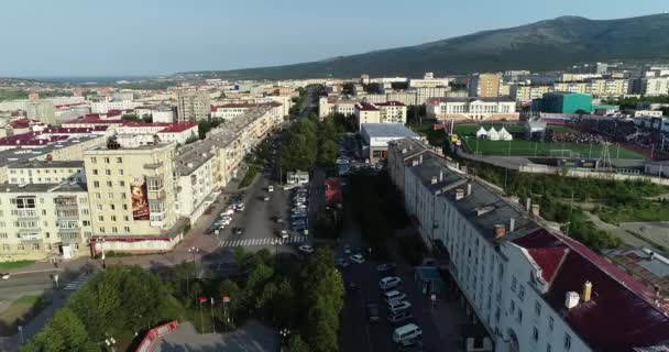 MAGADAN, RUSSLAND - 3. Januar 2020: Stadt Magadan. Blick auf den zentralen Teil der Stadt. Russland. — Stockvideo