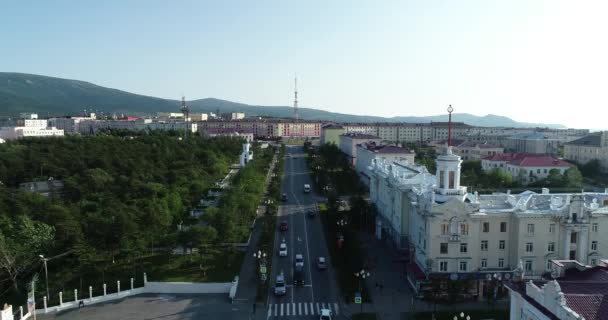 Magadan şehri. Şehrin merkez kısmının görüntüsü. Rusya. — Stok video