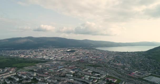 Miasto Magadan. Zimą. Widok na centralną część miasta. Rosja. — Wideo stockowe