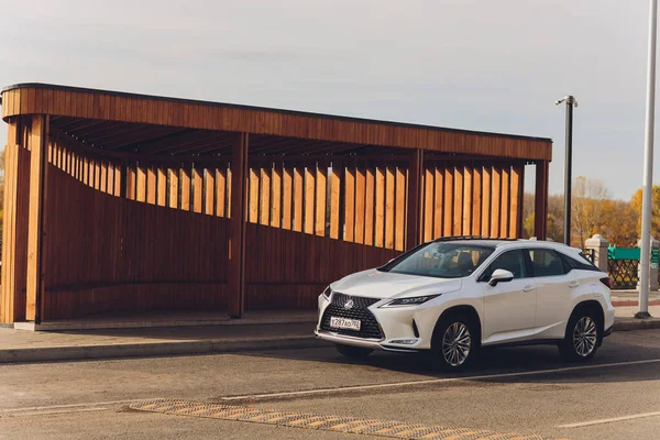 Ufa, Ρωσία - 23 Οκτωβρίου 2020: Ένα αυτοκίνητο Lexus RX300 στην οδό της πόλης. — Φωτογραφία Αρχείου