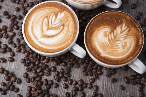 Latte Eller Cappuccino Med Skummende Skum Kaffekopp Utsikt Bordet Kafe – stockfoto