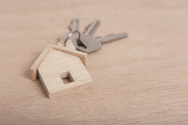 Casa Clave Sobre Fondo Mesa Madera — Foto de Stock