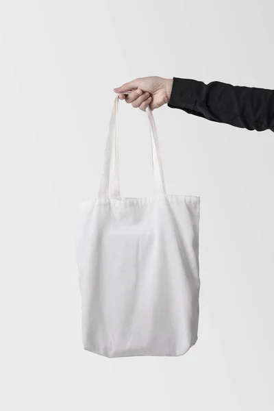 Çanta Tuval kumaş mockup boş şablon gri arka plan üzerinde izole için holding. 