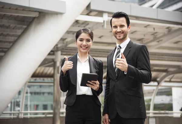 Zakenman Zakenvrouw Partner Gebaar Hand Thumbsup Voor Vertrouwen Bedrijf — Stockfoto