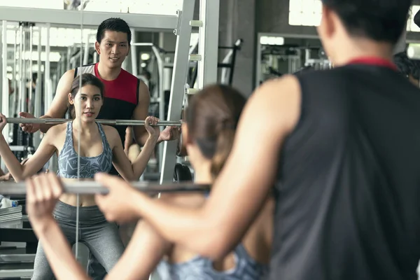 Trainer Asian Woman Lifting Barbell Gym Healthy Lifestyle Workout Motivation — Stock Photo, Image