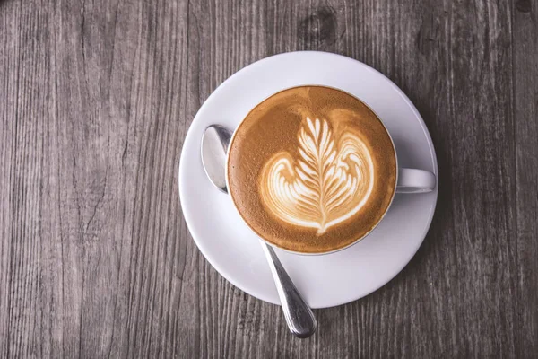 Café con leche o capuchino con espuma espumosa, taza de café vista superior — Foto de Stock