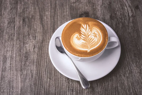 Café con leche o capuchino con espuma espumosa, taza de café vista superior — Foto de Stock