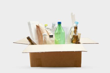 Çöp kutusu için geri dönüşüm ve ekoloji çevre azaltmak. kavramı dünyayı kurtarmak.