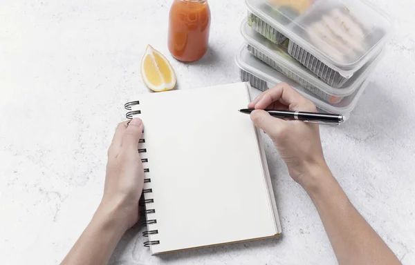 Quaderno di scrittura a mano per menu elenco scatola pranzo sana. ordinare cibo concetto . — Foto Stock