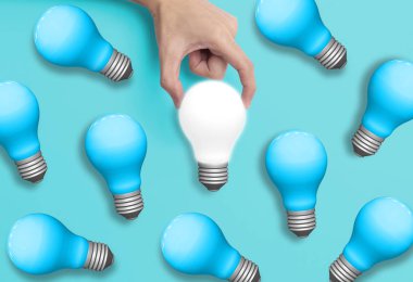 Ampul, yeni fikirler ile yenilik ve yaratıcılık kavramı holding iş el.