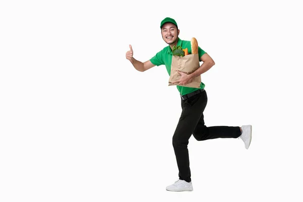 Asiático Entrega Hombre Usando Verde Uniforme Celebración Alimentos Frescos Bolsa — Foto de Stock