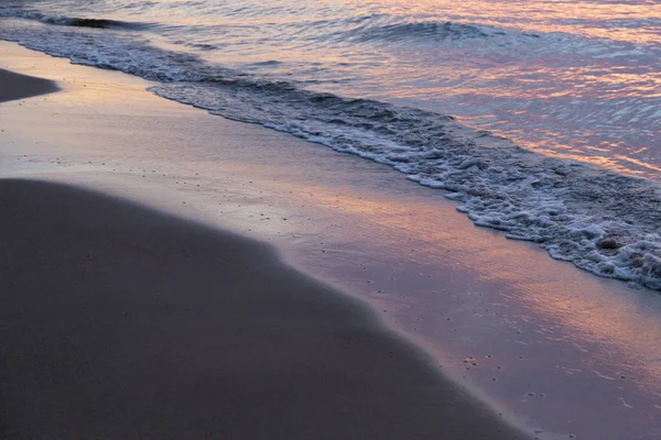 Puesta Sol Naranja Púrpura Mar Báltico Surf Otoño — Foto de Stock
