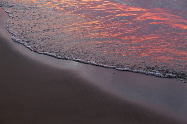 Paars Oranje Zonsondergang Oostzee Surf Herfst — Stockfoto