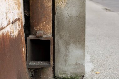 Eski bir vintage paslı borusuna arka plan