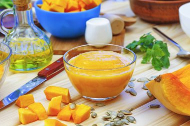 Diyet, detoks. Kabak püresi veya krema ile kabak çorbası