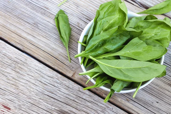 Detox Spinach Healthy Eating Spinach Leaves White Bowl Wooden Table — Stock Photo, Image