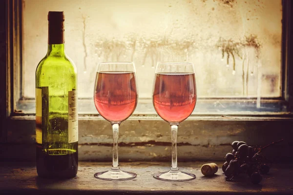 Vino versato, Degustazione vini, San Valentino, vinificazione — Foto Stock