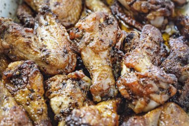 Sulu tavuk kanatları kapatın. Sıcak ve Spicey Buffalo kanat tavuk. üstten görünüm