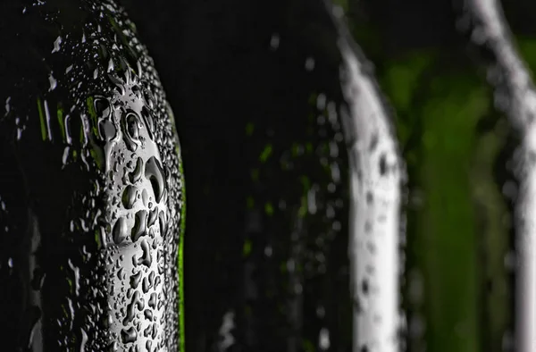 Алкоголь Крупный План Морозной Бутылки Пива Летние Освежающие Напитки Сторона — стоковое фото