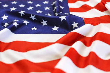 Amerikan bayrağı rüzgarda sallayarak. ABD ulusal sembolü. Bağımsızlık günü. yakın çekim