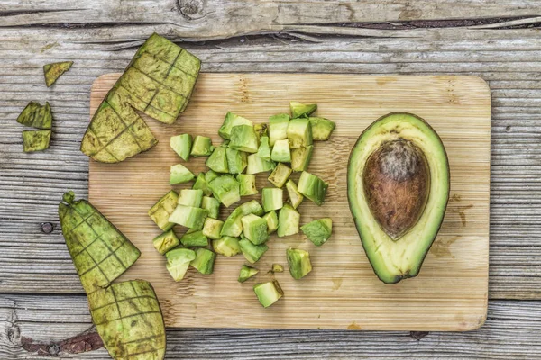 Avokado Skuren Kuber För Sallad Eller Andra Snacks Närbild — Stockfoto